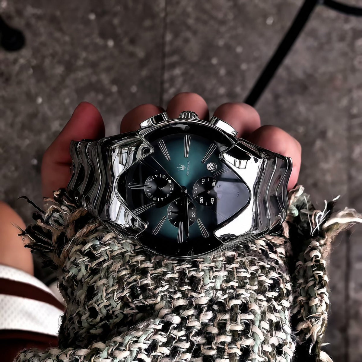 Sculptural Wave-Link Chronograph Watch – 43mm Integrated Steel Bracelet
