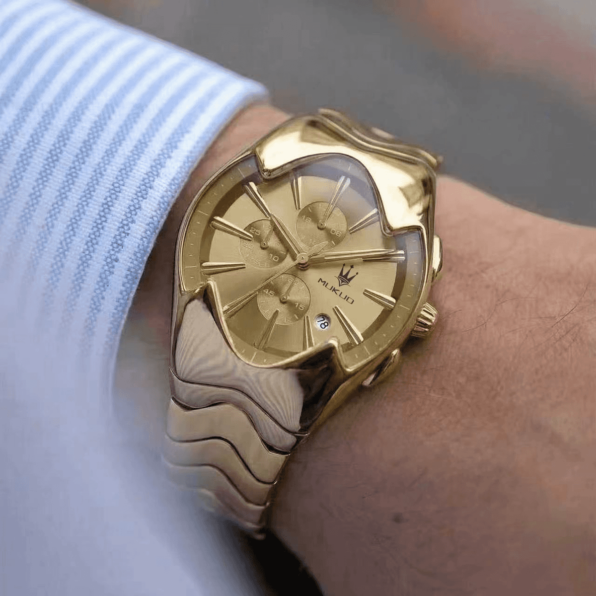 Sculptural Wave-Link Chronograph Watch – 43mm Integrated Steel Bracelet