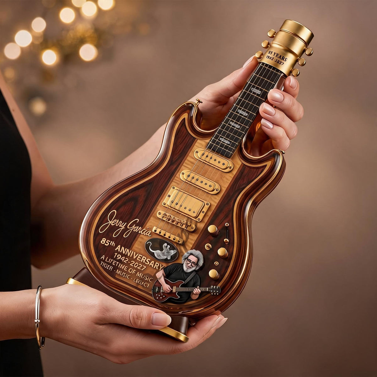 🎸 Vintage Guitar Whiskey Decanter – Classic Music Collector Bottle & Home Bar Display