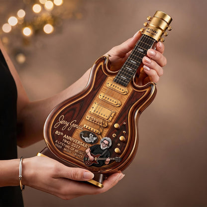 🎸 Vintage Guitar Whiskey Decanter – Classic Music Collector Bottle & Home Bar Display