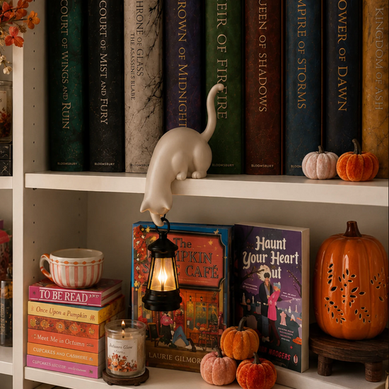 Hanging cat lantern lighting effect