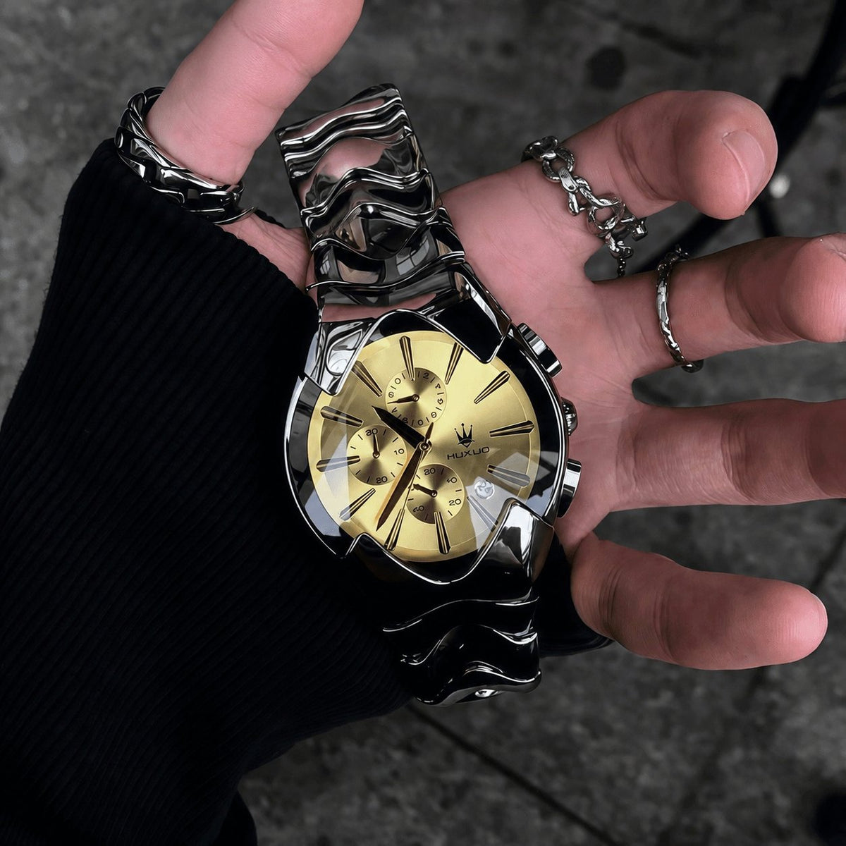 Sculptural Wave-Link Chronograph Watch – 43mm Integrated Steel Bracelet